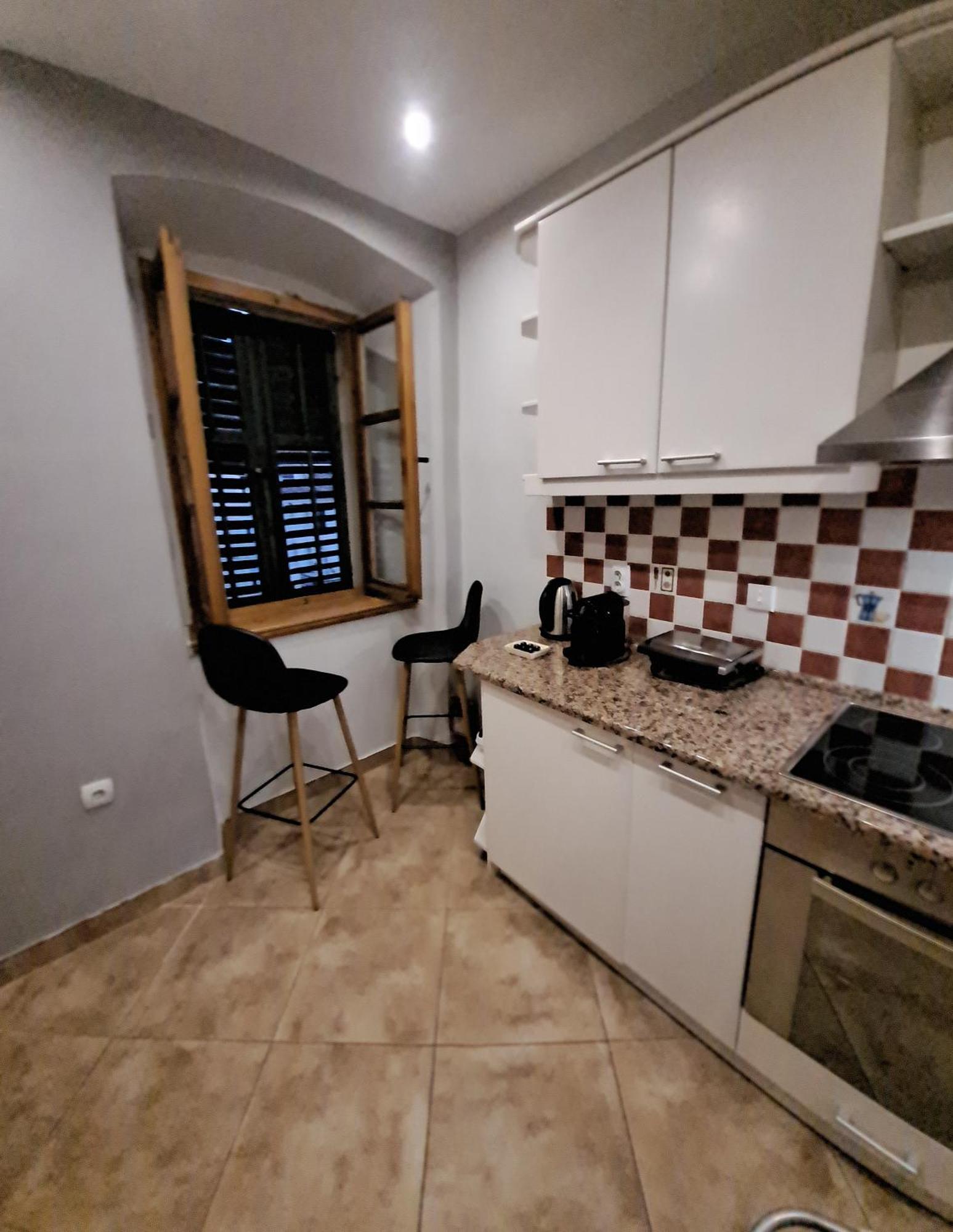 Cozy 2 Bedroom Apartment In Antique Bizanti Palace Котор Экстерьер фото
